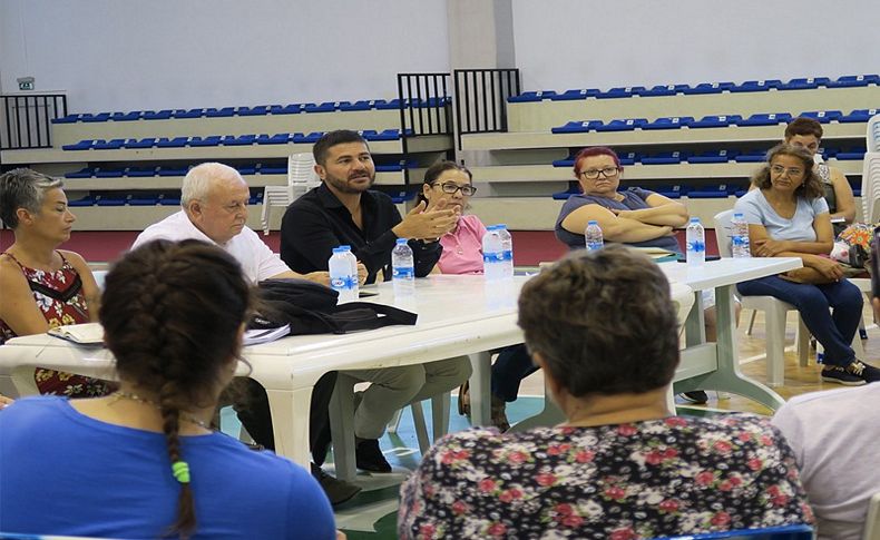Foça Belediyesi çiftçinin yanında