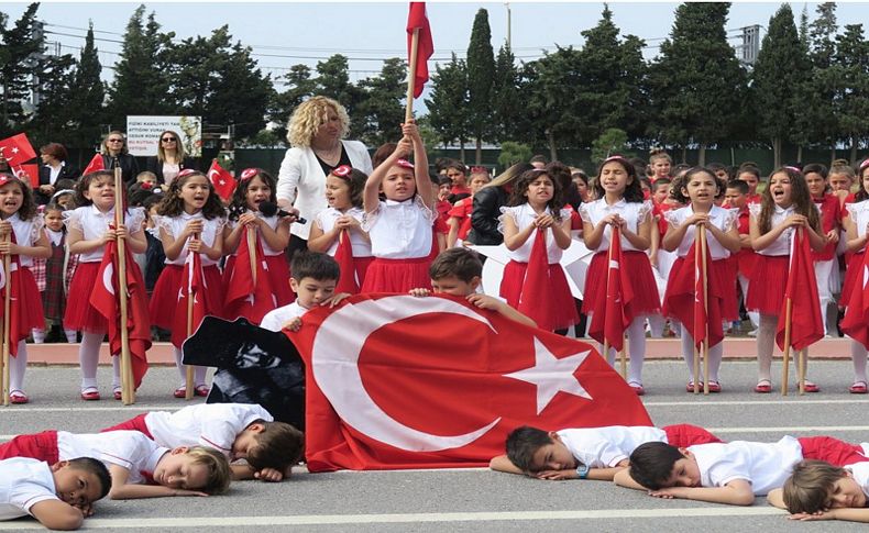 Foça'da 23 Nisan coşkusu