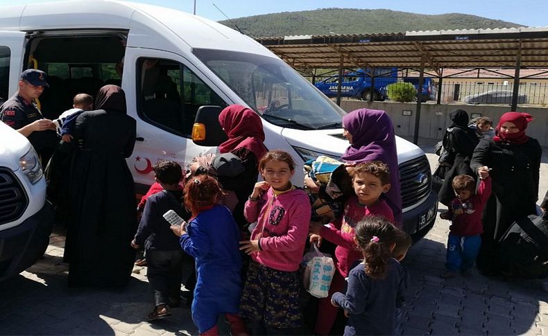 Foça'da 66 kaçak göçmen yakalandı, 3 organizatör tutuklandı