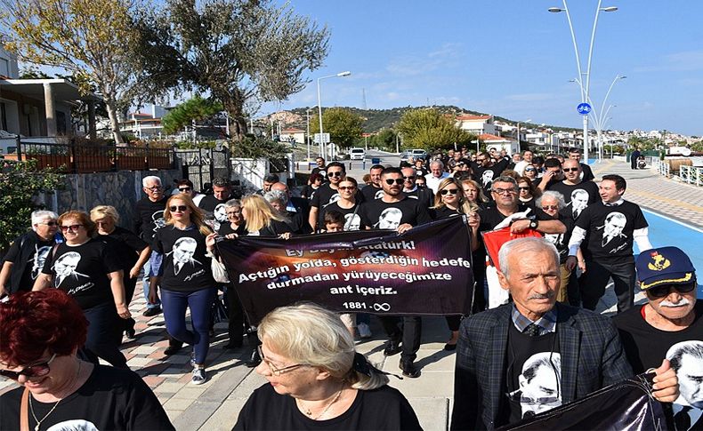 Foça’da Ata’ya Saygı Yürüyüşü