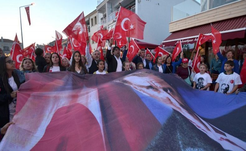 Foça'da coşku dolu gece