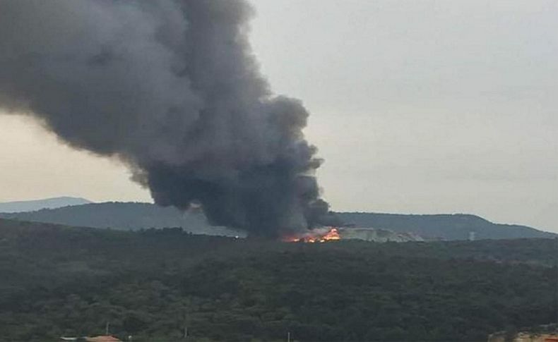 Foça'da cüruf depolama alanında yangın