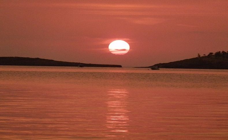 Foça'da doyumsuz gün batımı