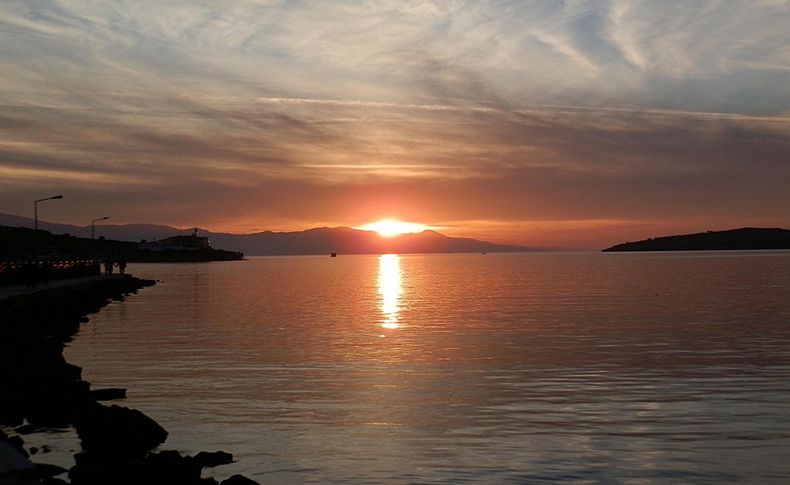 Foça'da günbatımı güzelliği