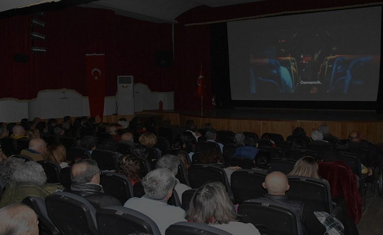 Foça'da kış sinemaları başladı
