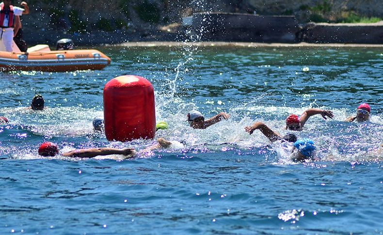 Foça'da kulaçlar ay-yıldız için