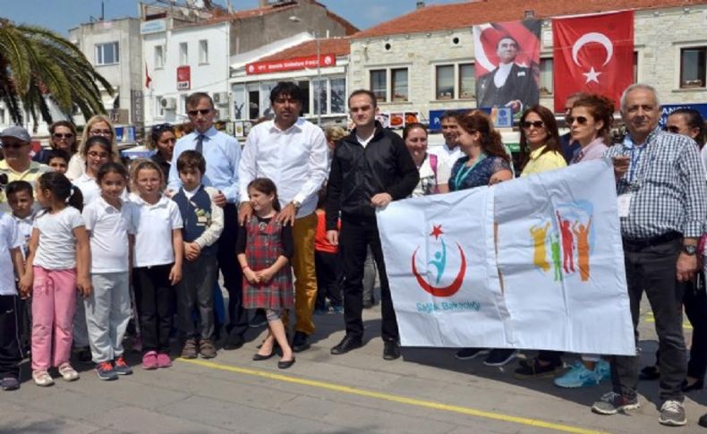 Foça'da sağlıklı yaşam için yürüyüş etkinliği