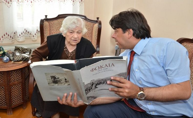 Foça'nın en yaşlı annesine ziyaret