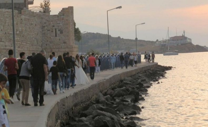 Foça sahilleri hala dopdolu