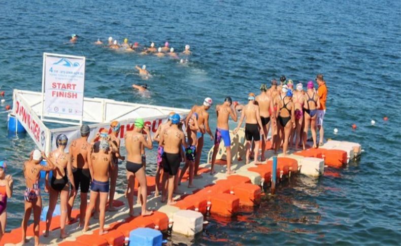 Türkiye açık su yüzme şampiyonası Foça'da yapılıyor