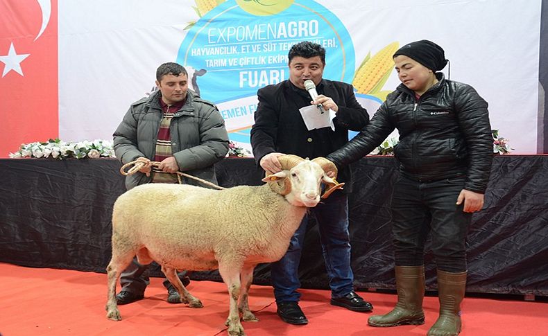 Fuarın güzelleri görücüye çıktı