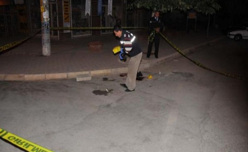 Fuhuşa Zorladiği Karisini, Kizinin Yaninda Tabancayla Öldürdü