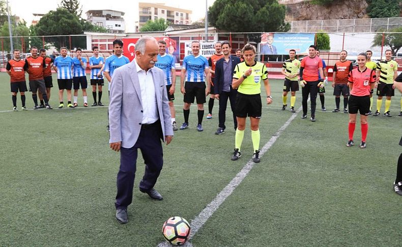 Futbol hakemlerinden Bayraklı'da renkli buluşma