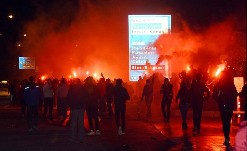 Galatasaray’a İzmir’de coşkulu karşılama