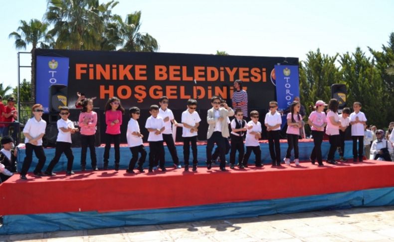 Gangnam Style şovlu 23 Nisan kutlaması