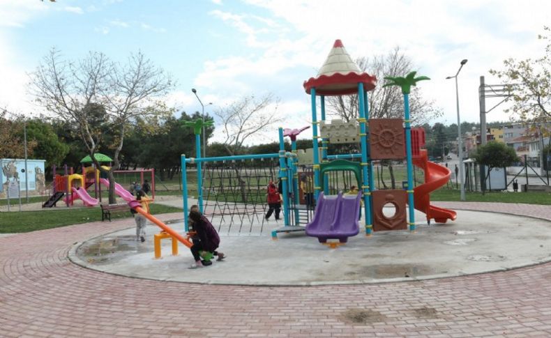 Gaziemir’in parklarındaki oyun grupları yenileniyor