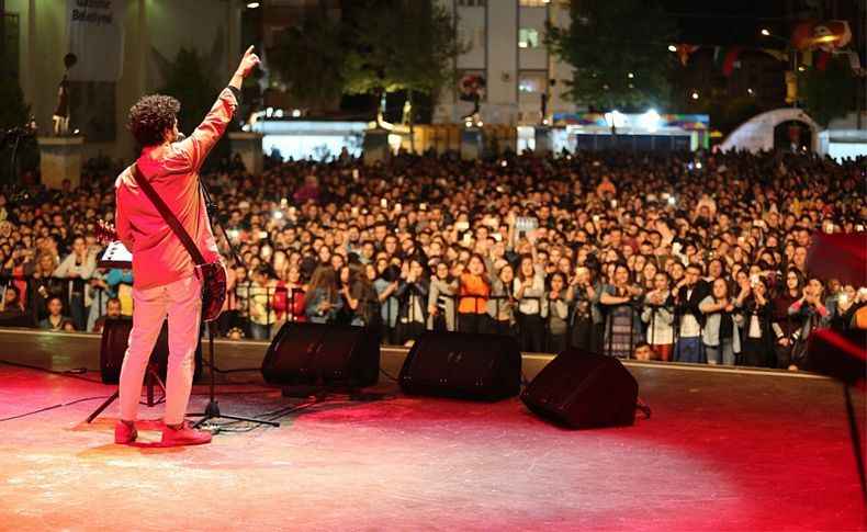 Gaziemir’in şenliğine Buray’la muhteşem açılış