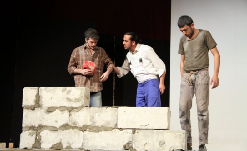 Gaziemir'de duvarlar yıkıldı