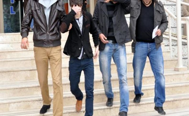 Genç Kizi Eterle Bayiltip Çantasini Çalan 3 Kişi Yakalandi