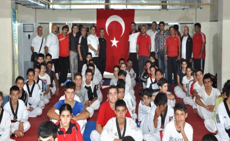Genç tekvandocular Yüreğir'de kamp yapıyor