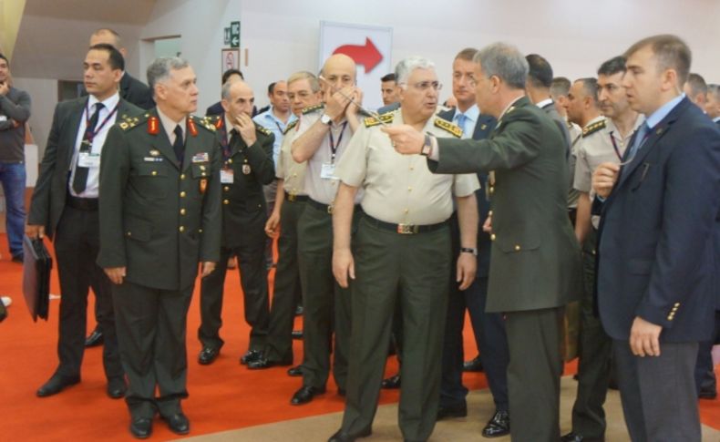 Genelkurmay Başkanı Özel, savunma sanayi fuarını gezdi