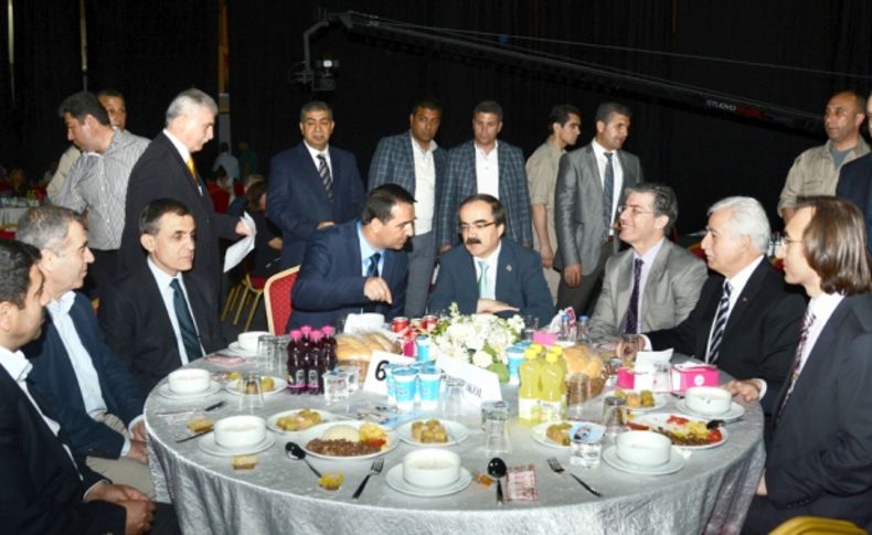 Gıda toptancıları, geleneksel yemekte bir araya geldi