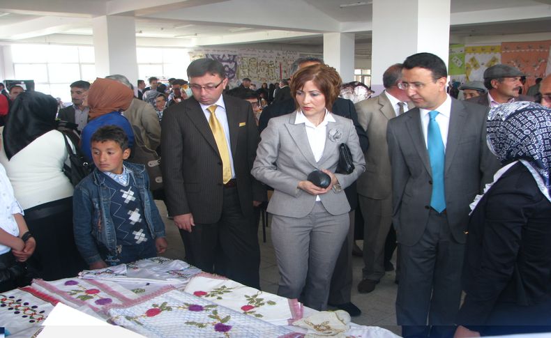 Göle'de Halk Eğitim Merkezi sergisi açıldı