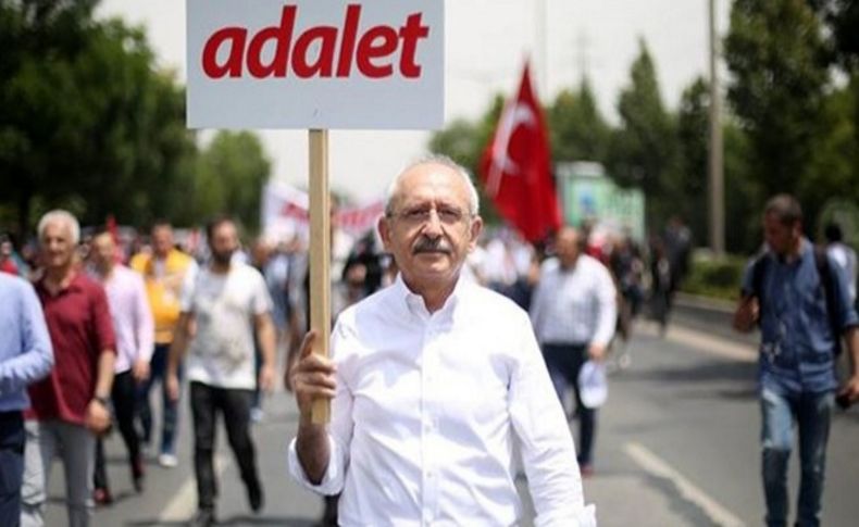 Gömleğini İzmir’den o isme hediye etti!