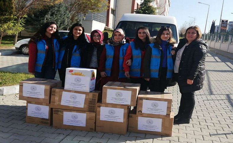 Gönüllü öğrenciler yüzleri güldürüyor