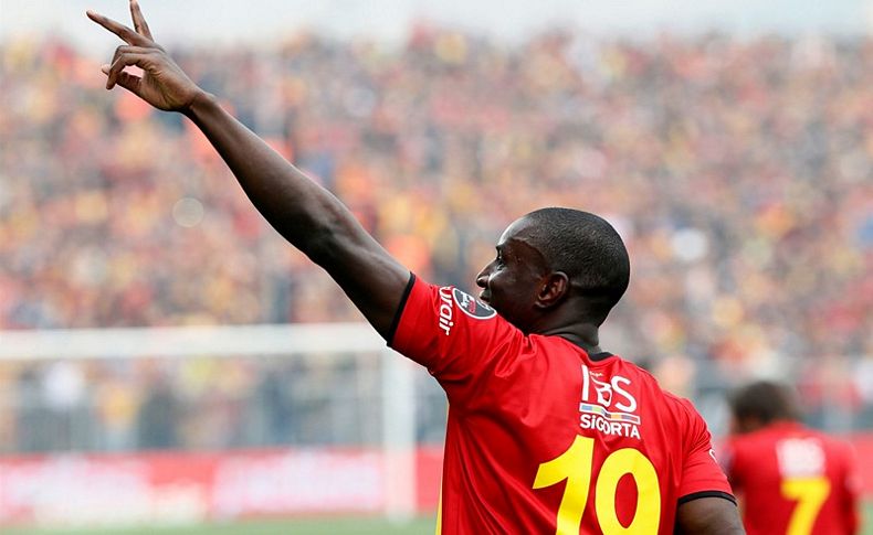 Göztepe'de Demba Ba'ya 2 yıllık sözleşme