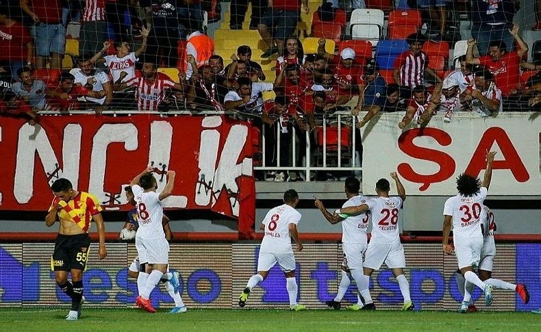 Göztepe evinde Antalyaspor'a mağlup oldu