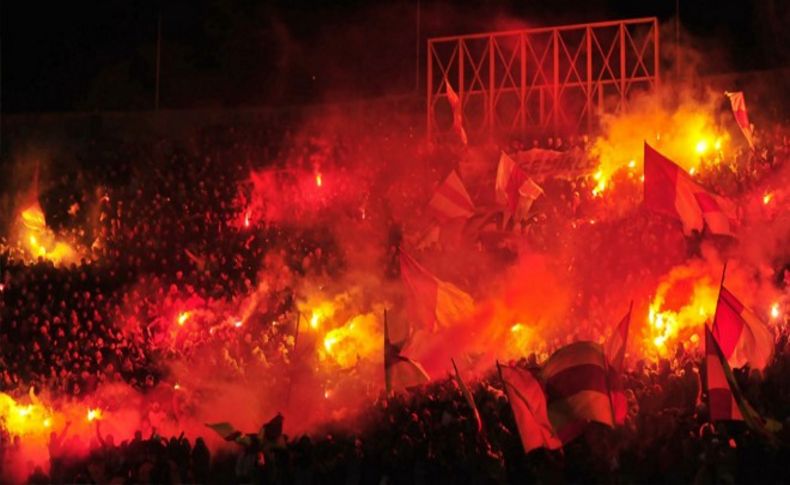 Göztepeli taraftarlardan futbolculara 3 dilde çağrı
