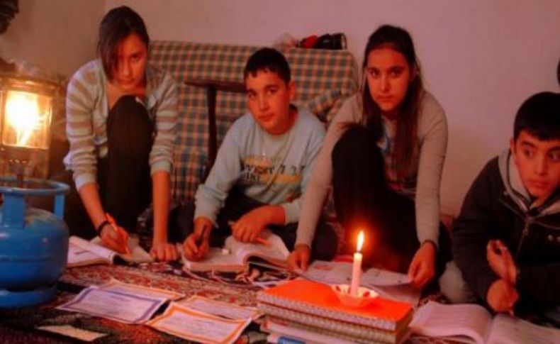 Gül, Gül'den mahallesine elektrik istedi