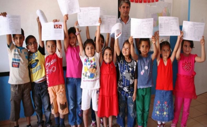 Gülnar’da 4 bin 723 öğrenci karne heyecanı yaşadı