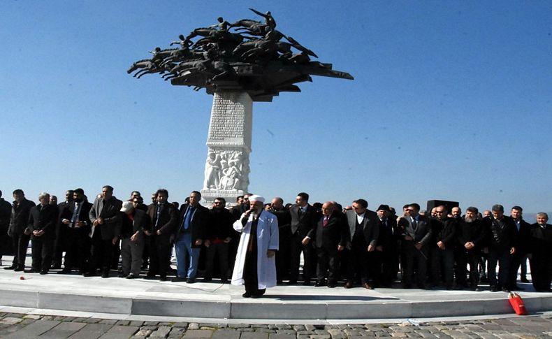 Gündoğdu’da şehitlere gıyabi cenaze namazı