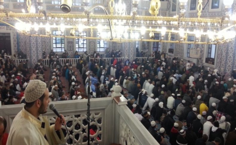 Güney Afrika'daki Nizamiye Camii bayramda doldu taştı