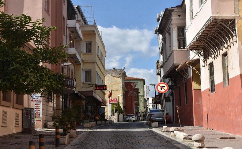 Güvenlik güçleri, yağış ve fırtına nedeniyle göçmenleri sahillere yaklaştırmadı