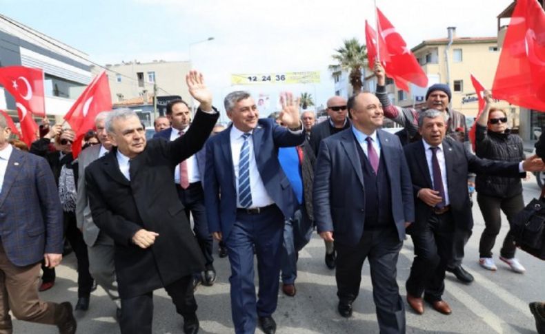 Güzelbahçe Demokrasi Evi’ne miting gibi açılış