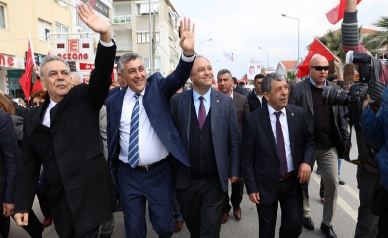 Güzelbahçe Demokrasi Evi’ne miting gibi açılış