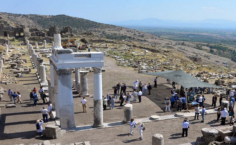 Gymnasium'daki restore edilen sütunlar ziyarete açıldı