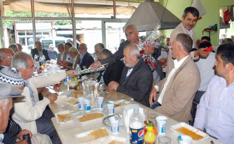 Hac arkadaşları Kadirli'deki yemekte buluştu