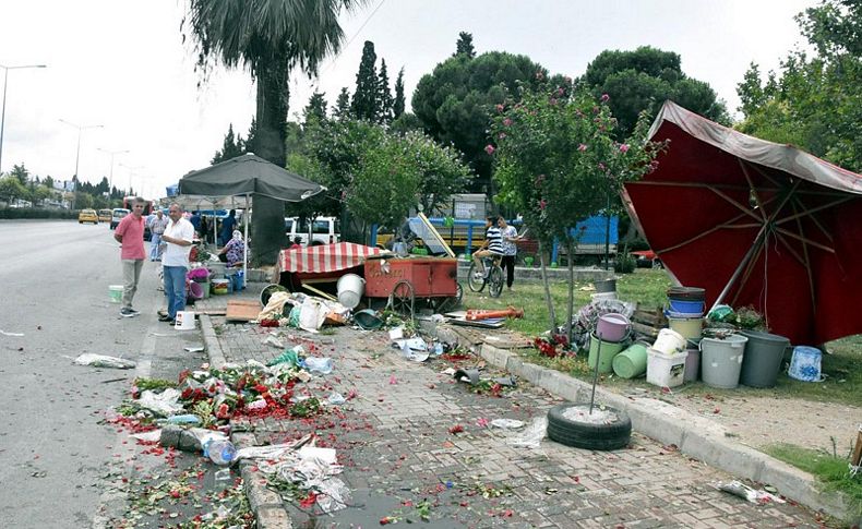 Hafif ticari araç, çiçekçi kadınlara çarptı: 3 yaralı