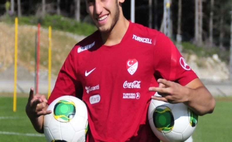 Hakan Çalhanoğlu, Almanya 3. Ligi'nde yılın oyuncusu seçildi