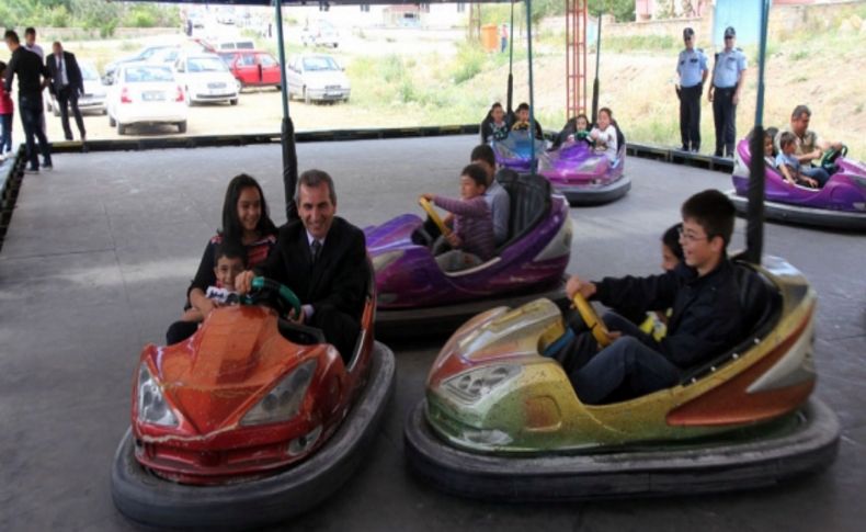 Hami-Yet çocukları lunaparkta gönüllerince eğlendi