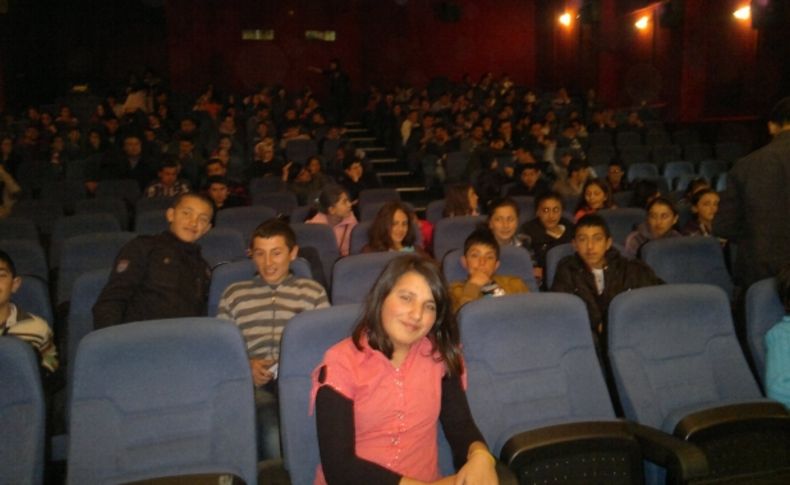 Hanaklı öğrenciler sinemayla tanıştı