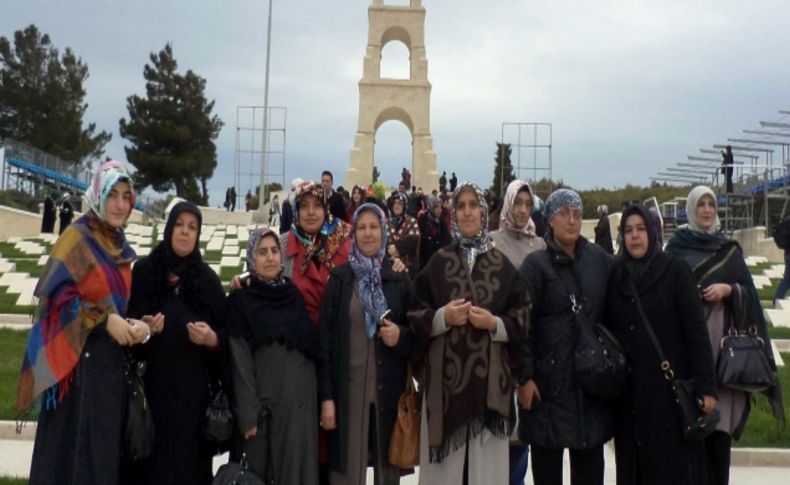 Hanımlar Çanakkale’de dua etti
