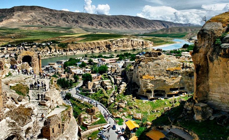 Hasankeyf'in son bölümü de taşınmaya başlandı