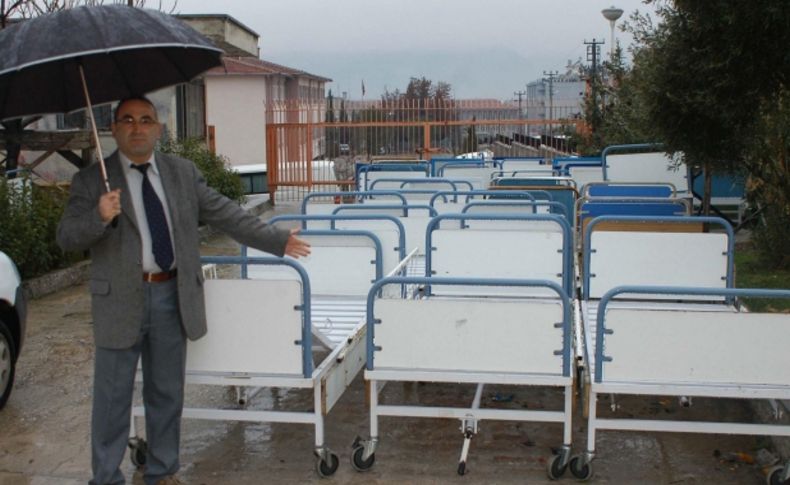 Hasta yatakları hurdalığa atıldı