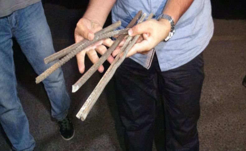 Hatay'da göstericiler barikat kurup polise molotof attı