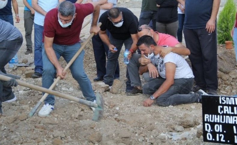 Kaza kurbanı bisikletçi Zeynep Aslan gözyaşlarıyla toprağa verildi